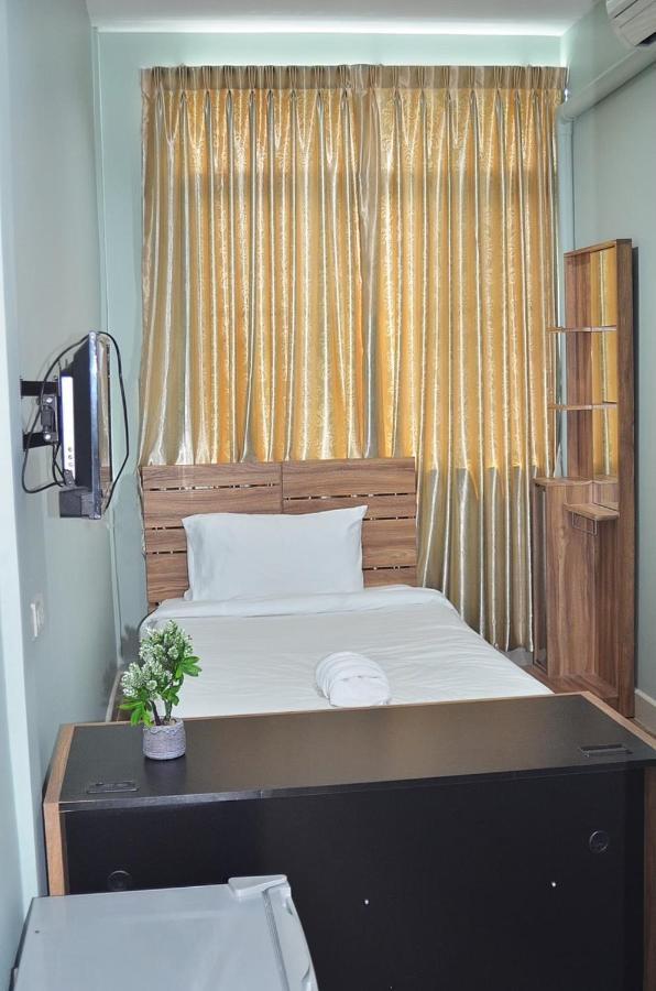 Baanpin Hotel & Cafe 방콕 외부 사진